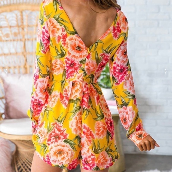 Xtaren Yellow Floral Romper Size Large - Picture 2 of 10